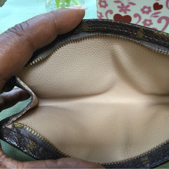 LOUIS VUITTON TOILETRY 15 POUCH - Picture 8 of 9